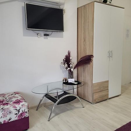 מוסטר Purple Rooms מראה חיצוני תמונה
