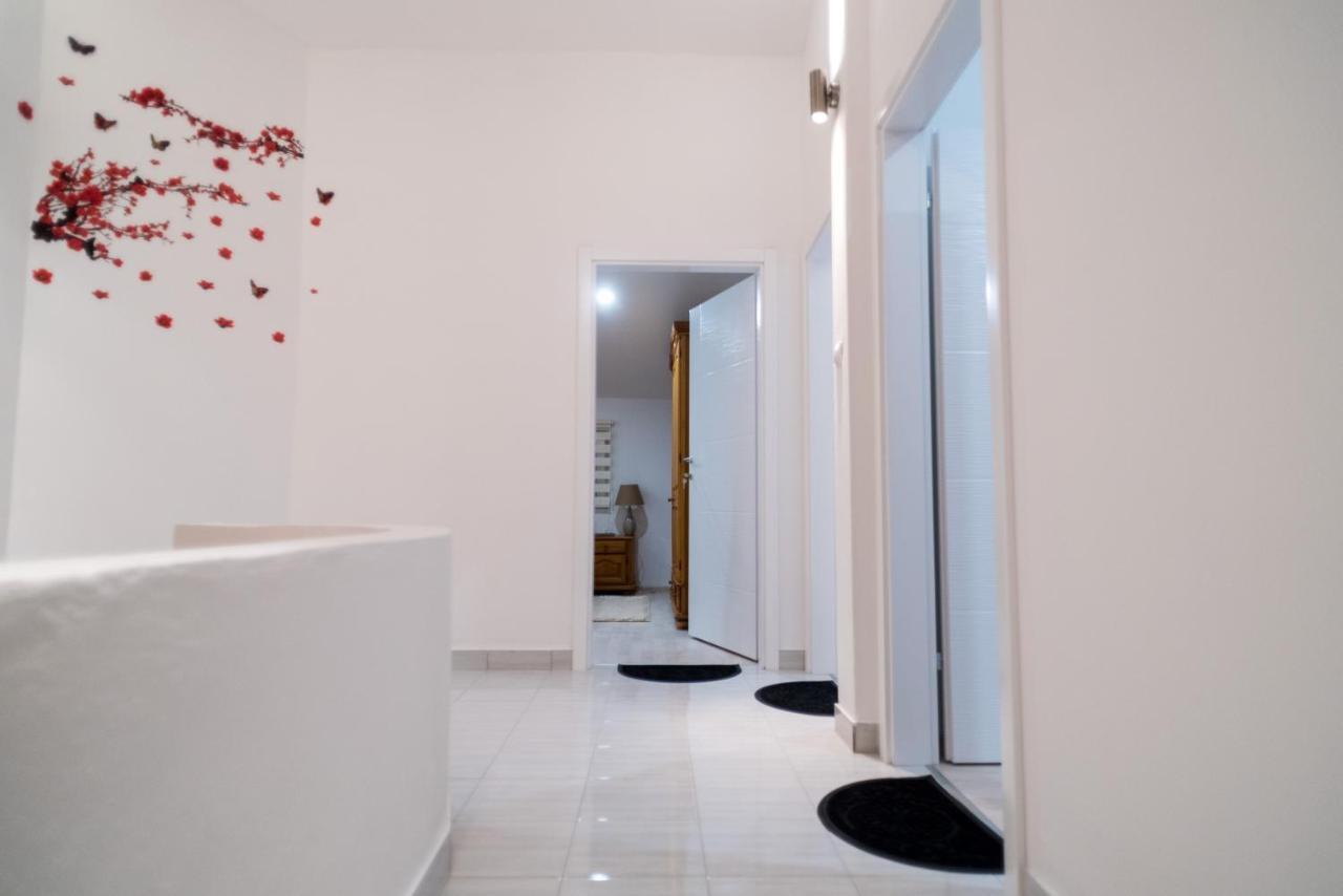 מוסטר Purple Rooms מראה חיצוני תמונה